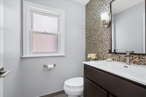 Tiny photo for 2924 W Jerome Street, Chicago, IL 60645 (MLS # 12706840)