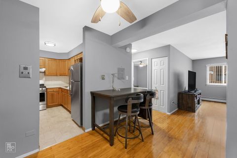 Tiny photo for 4624 N Commons Drive #111, Chicago, IL 60656 (MLS # 12510696)