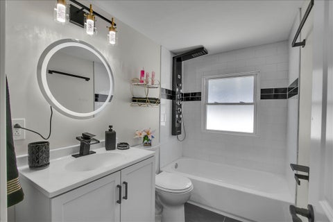 Tiny photo for 11412 S King Drive, Chicago, IL 60628 (MLS # 12687194)