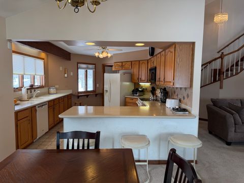Tiny photo for 1800 Monterey Court, Hoffman Estates, IL 60169 (MLS # 12593653)