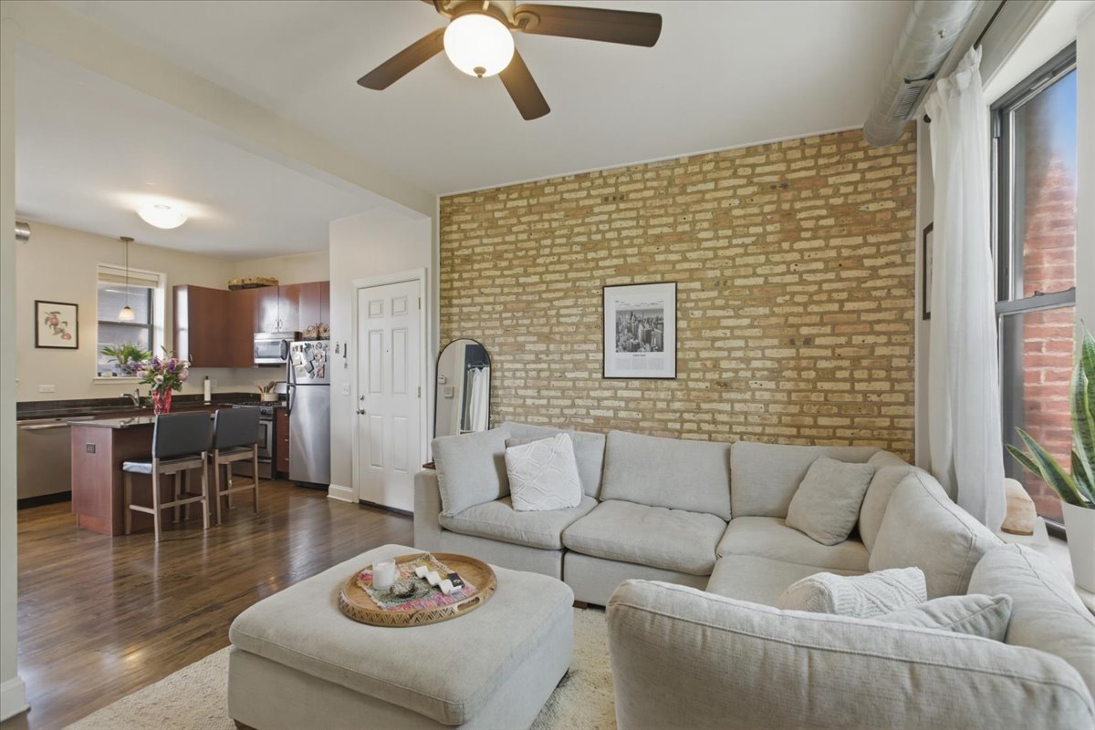 3142 W George Street C2