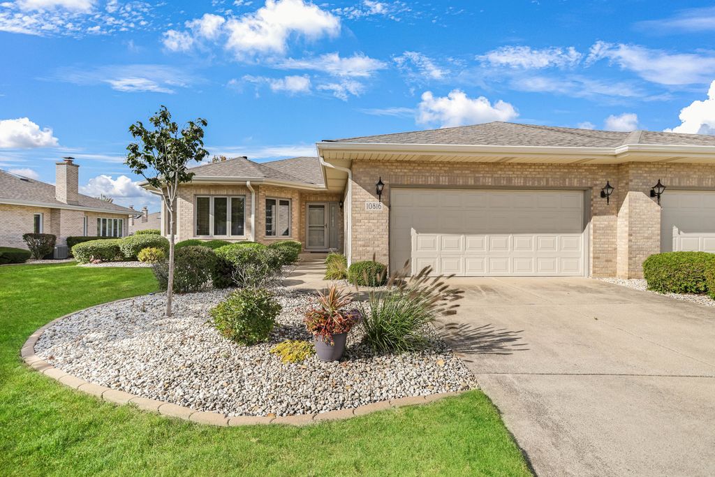 Photo for 10816 Kimberly Lane #48, Orland Park, IL 60467 (MLS # 12469443)