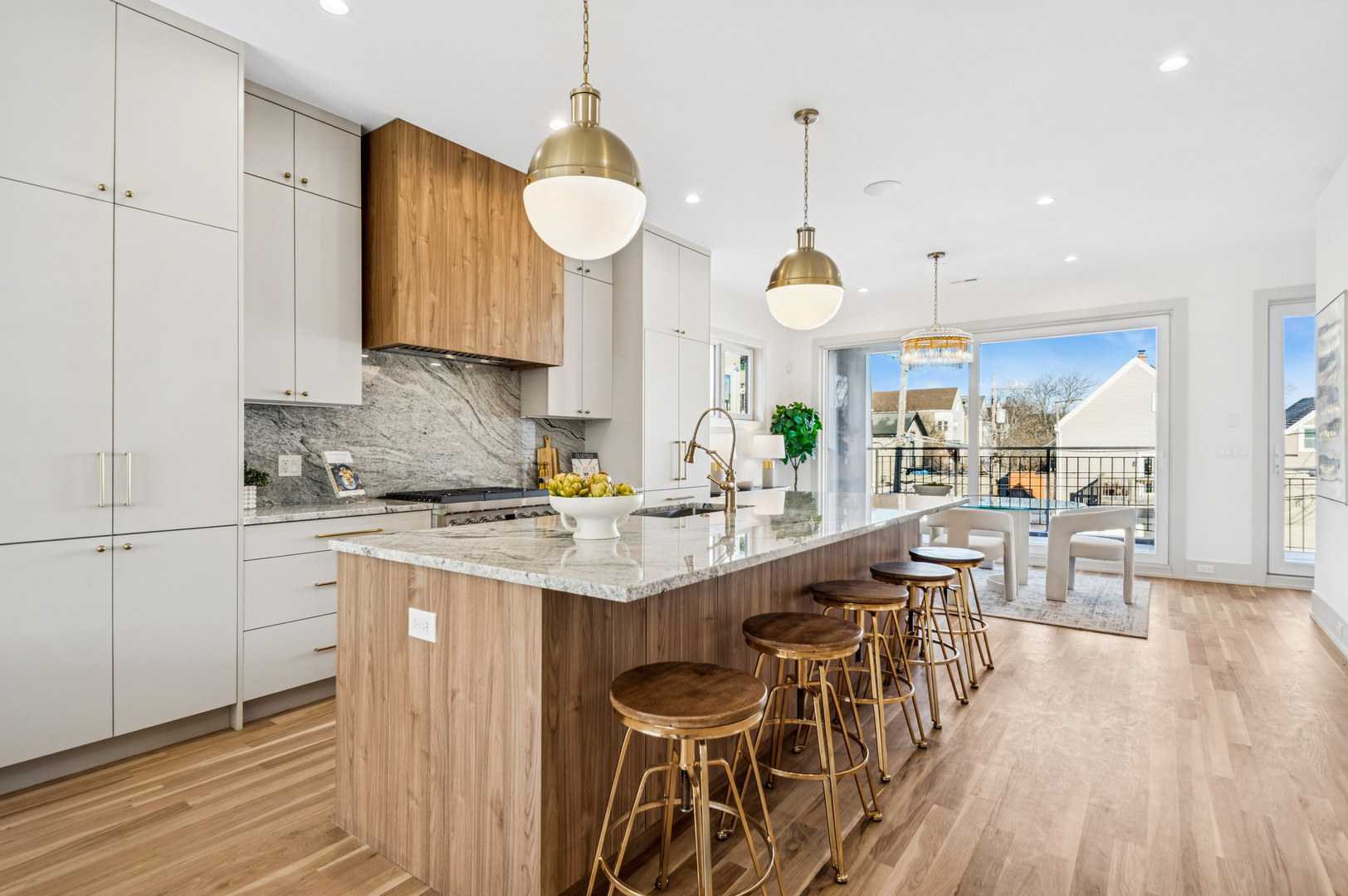 2246 W Lyndale Street 2