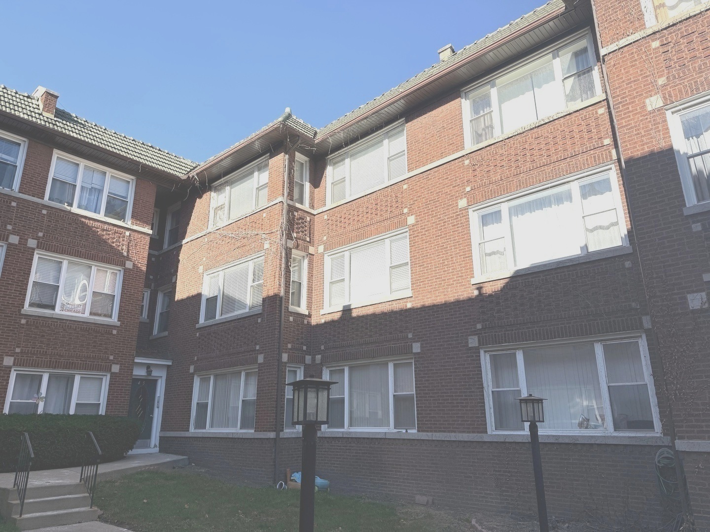 4652 N Saint Louis Avenue 3E