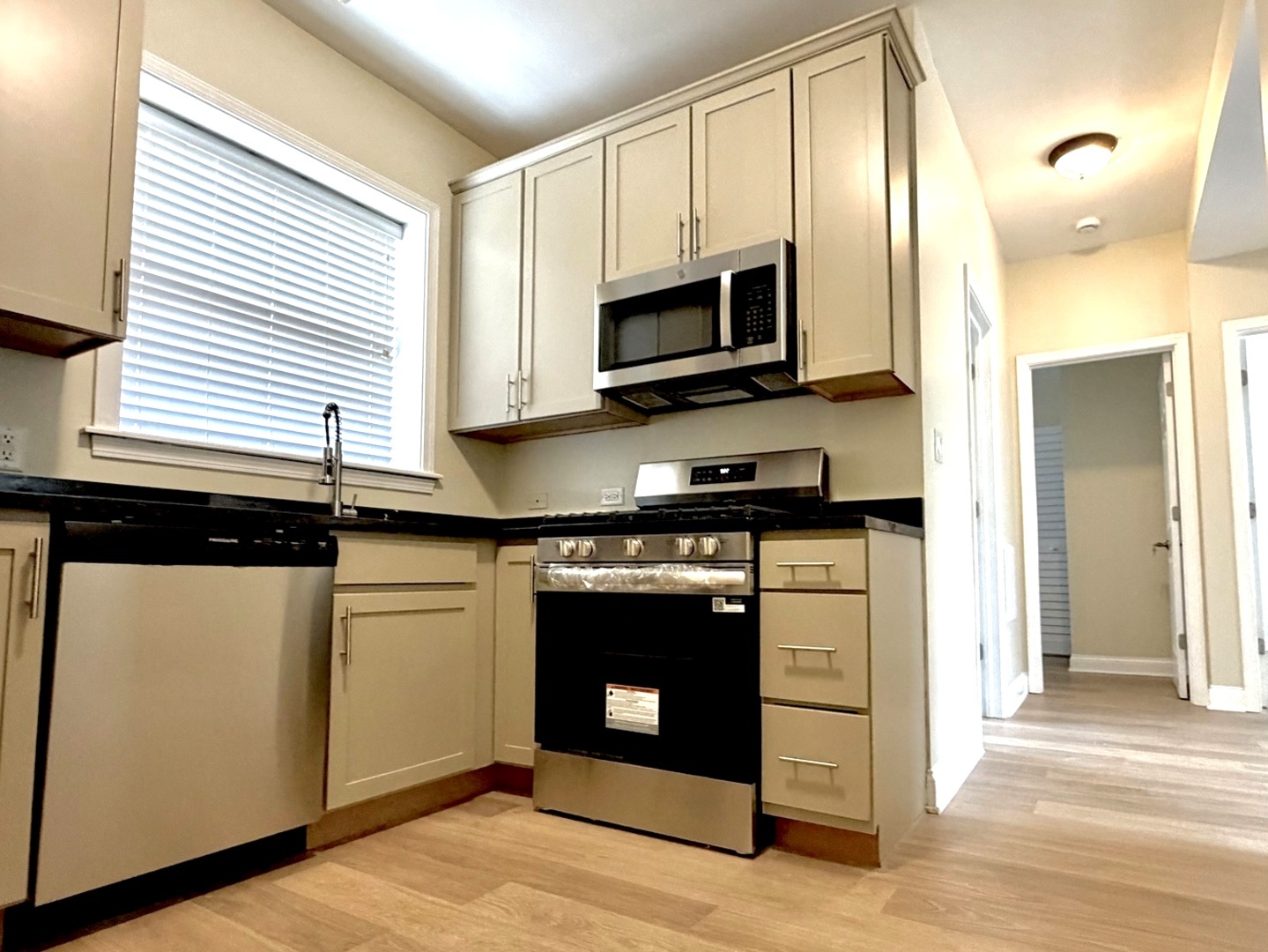 4652 N Saint Louis Avenue 3E