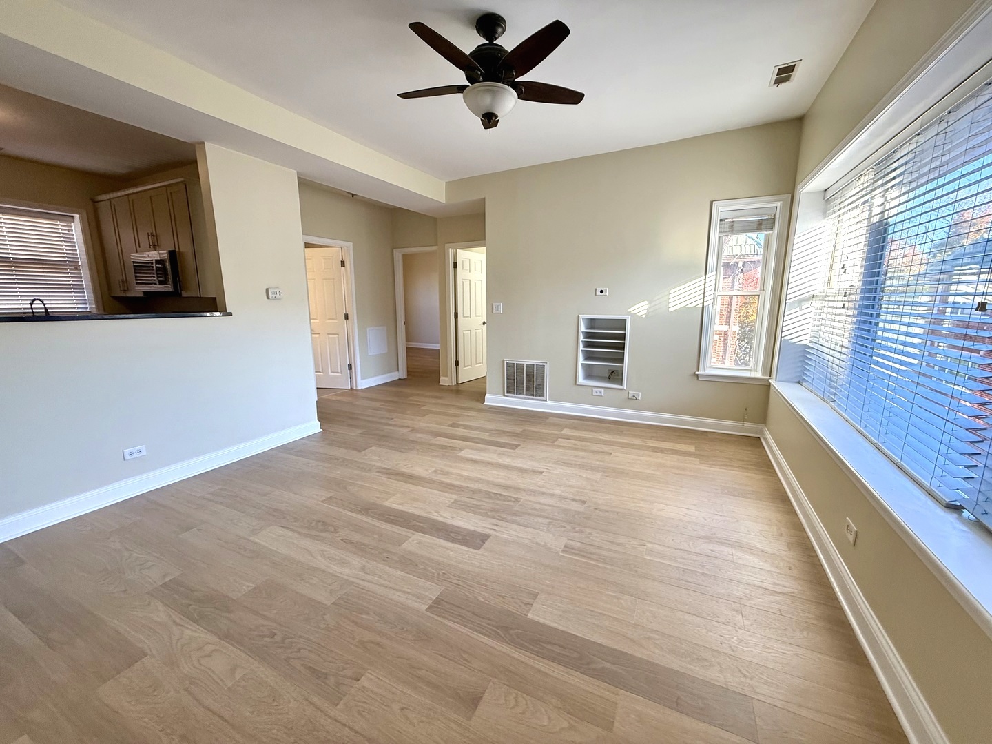 4652 N Saint Louis Avenue 3E