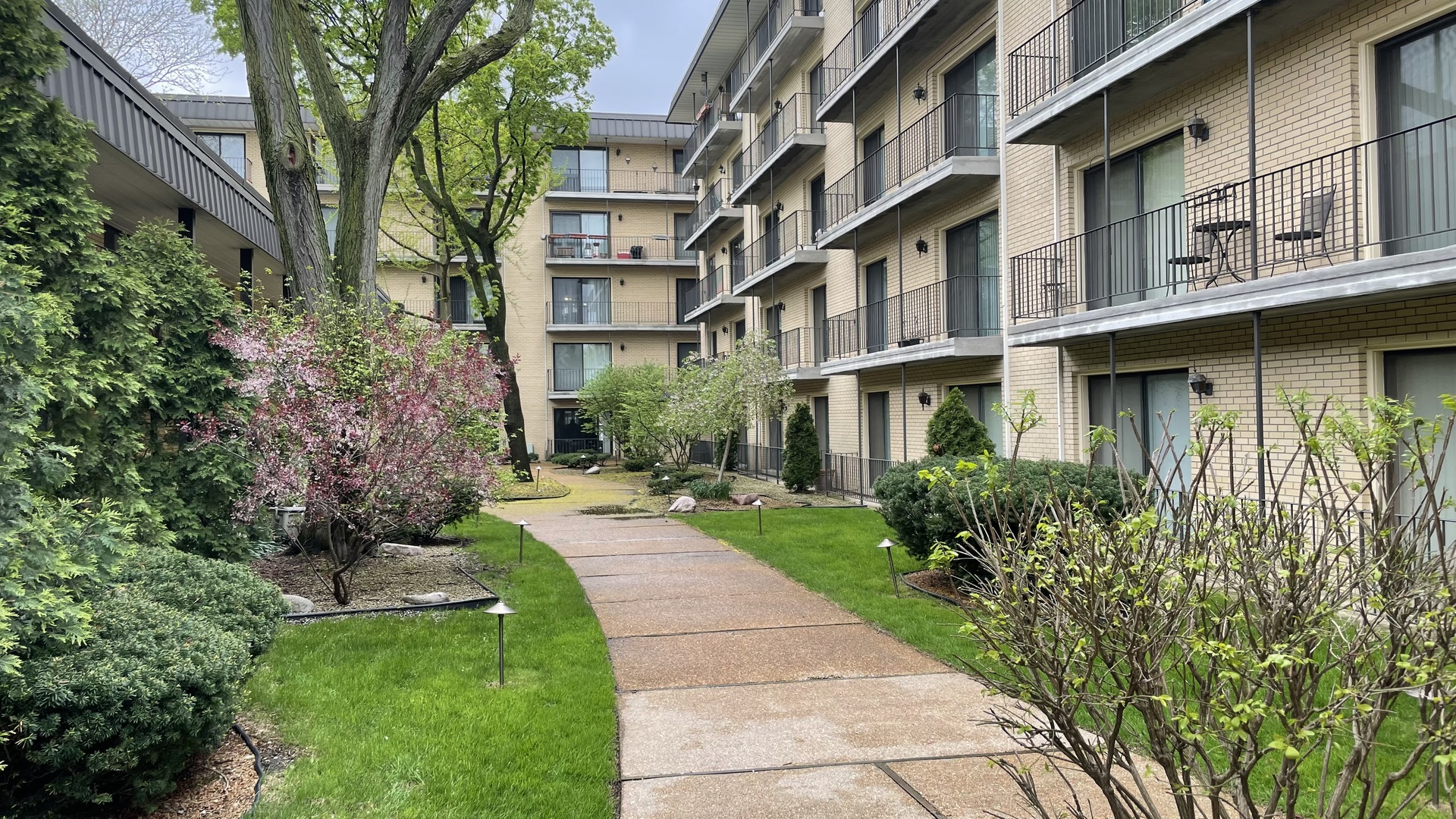 6221 N Niagara Avenue 401