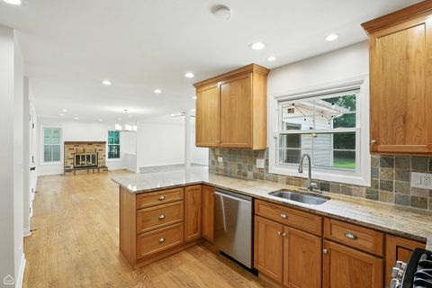 Tiny photo for 1113 Lockwood Drive, Buffalo Grove, IL 60089 (MLS # 12439225)