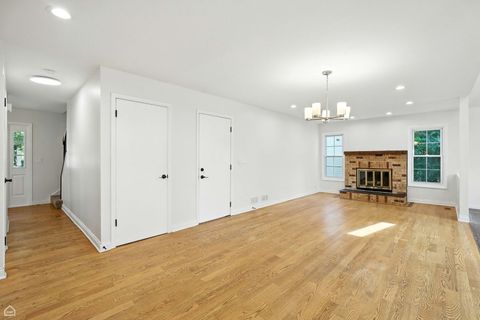 Tiny photo for 1113 Lockwood Drive, Buffalo Grove, IL 60089 (MLS # 12439225)