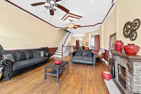 Tiny photo for 4403 S Prairie Avenue, Chicago, IL 60653 (MLS # 12589773)