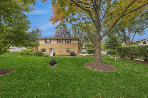 Tiny photo for 465 E Hillside Road, Naperville, IL 60540 (MLS # 12492534)