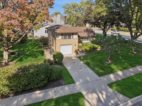 Tiny photo for 465 E Hillside Road, Naperville, IL 60540 (MLS # 12492534)