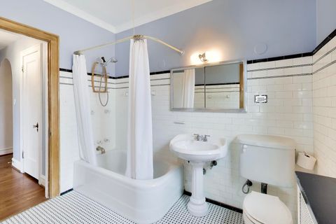 Tiny photo for 2041 W FARWELL Avenue #2E, Chicago, IL 60645 (MLS # 12603889)