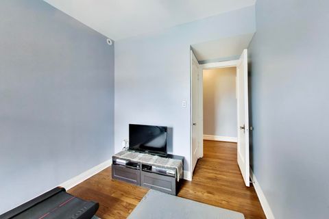 Tiny photo for 2041 W FARWELL Avenue #2E, Chicago, IL 60645 (MLS # 12603889)