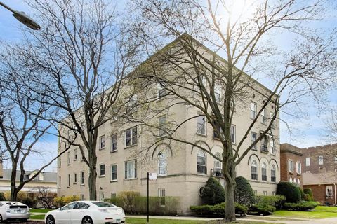 Photo of 2041 W FARWELL Avenue #2E, Chicago, IL 60645 (MLS # 12603889)