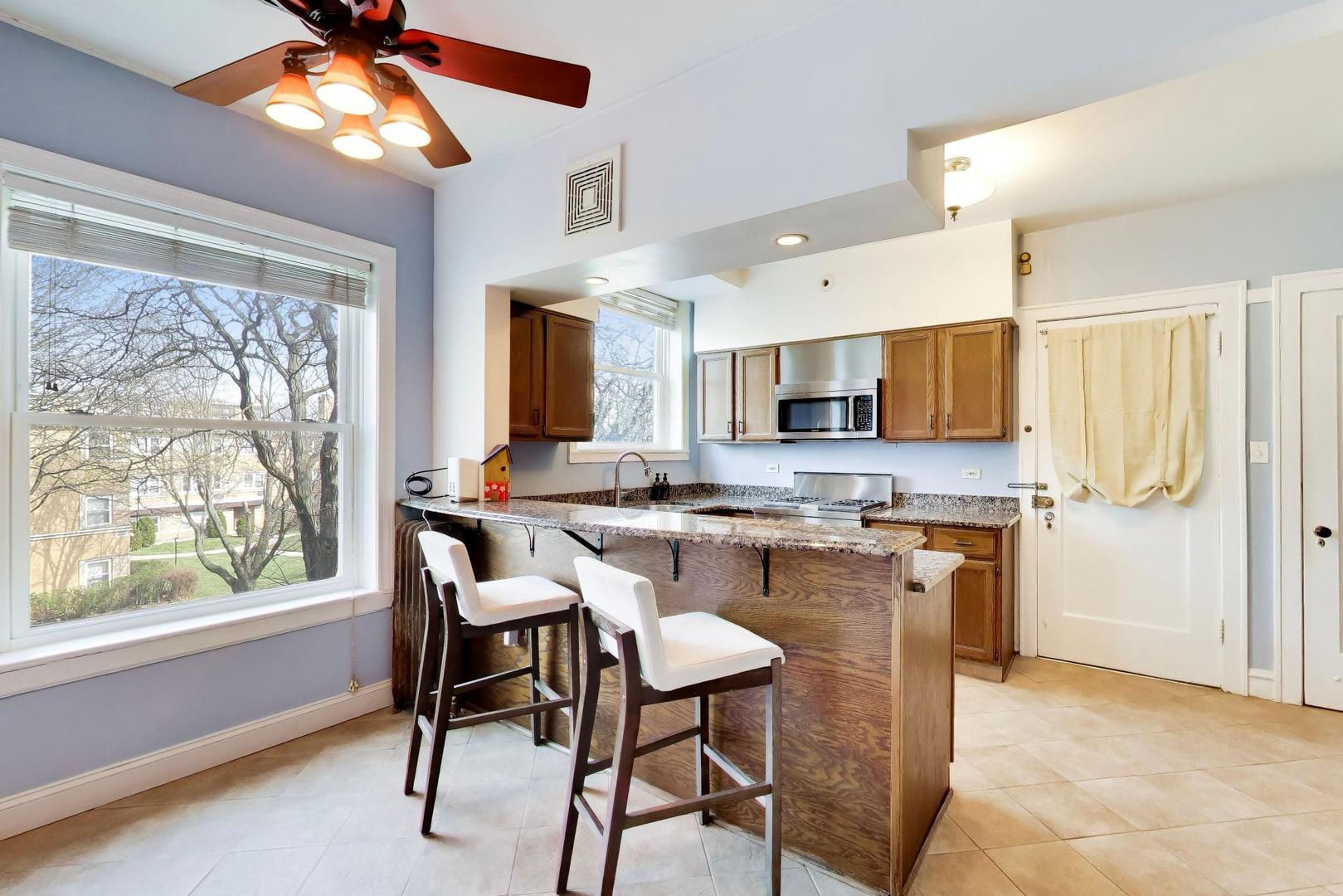 2041 W FARWELL Avenue 2E