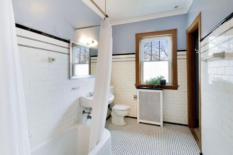 Tiny photo for 2041 W FARWELL Avenue #2E, Chicago, IL 60645 (MLS # 12603889)