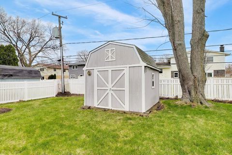 Tiny photo for 1111 E Greenwood Drive, Mount Prospect, IL 60056 (MLS # 12590663)