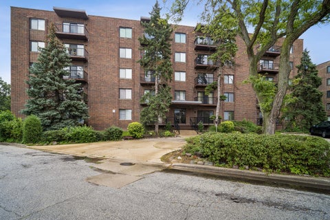 Photo of 6525 N Nashville Avenue #403D, Chicago, IL 60631 (MLS # 12744894)