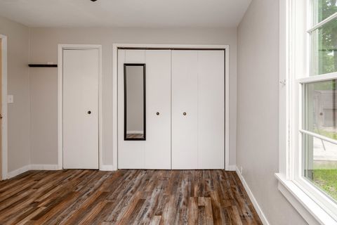 Tiny photo for 1010 W Jefferson Street, Carbondale, IL 62901 (MLS # 12652165)