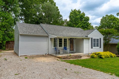 Photo of 1010 W Jefferson Street, Carbondale, IL 62901 (MLS # 12652165)