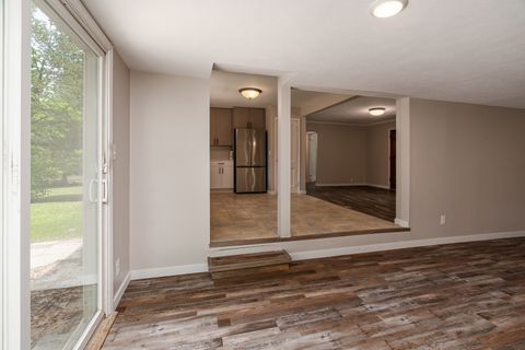 Tiny photo for 1010 W Jefferson Street, Carbondale, IL 62901 (MLS # 12652165)
