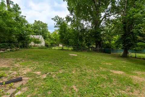 Tiny photo for 1010 W Jefferson Street, Carbondale, IL 62901 (MLS # 12652165)