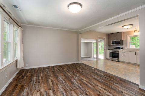 Tiny photo for 1010 W Jefferson Street, Carbondale, IL 62901 (MLS # 12652165)