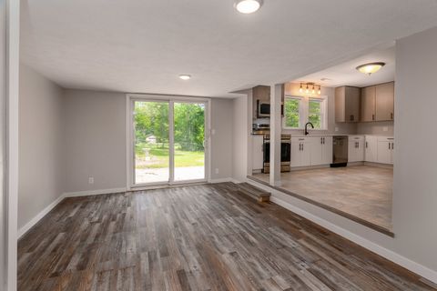 Tiny photo for 1010 W Jefferson Street, Carbondale, IL 62901 (MLS # 12652165)
