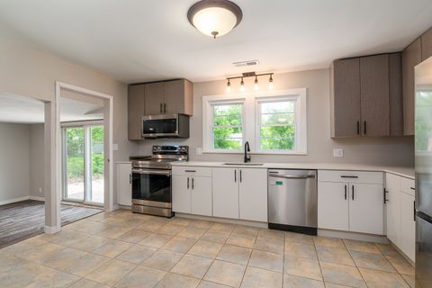 Tiny photo for 1010 W Jefferson Street, Carbondale, IL 62901 (MLS # 12652165)