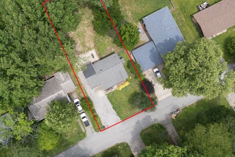 Tiny photo for 1010 W Jefferson Street, Carbondale, IL 62901 (MLS # 12652165)