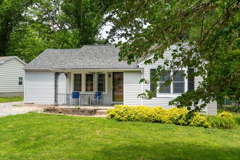 Tiny photo for 1010 W Jefferson Street, Carbondale, IL 62901 (MLS # 12652165)
