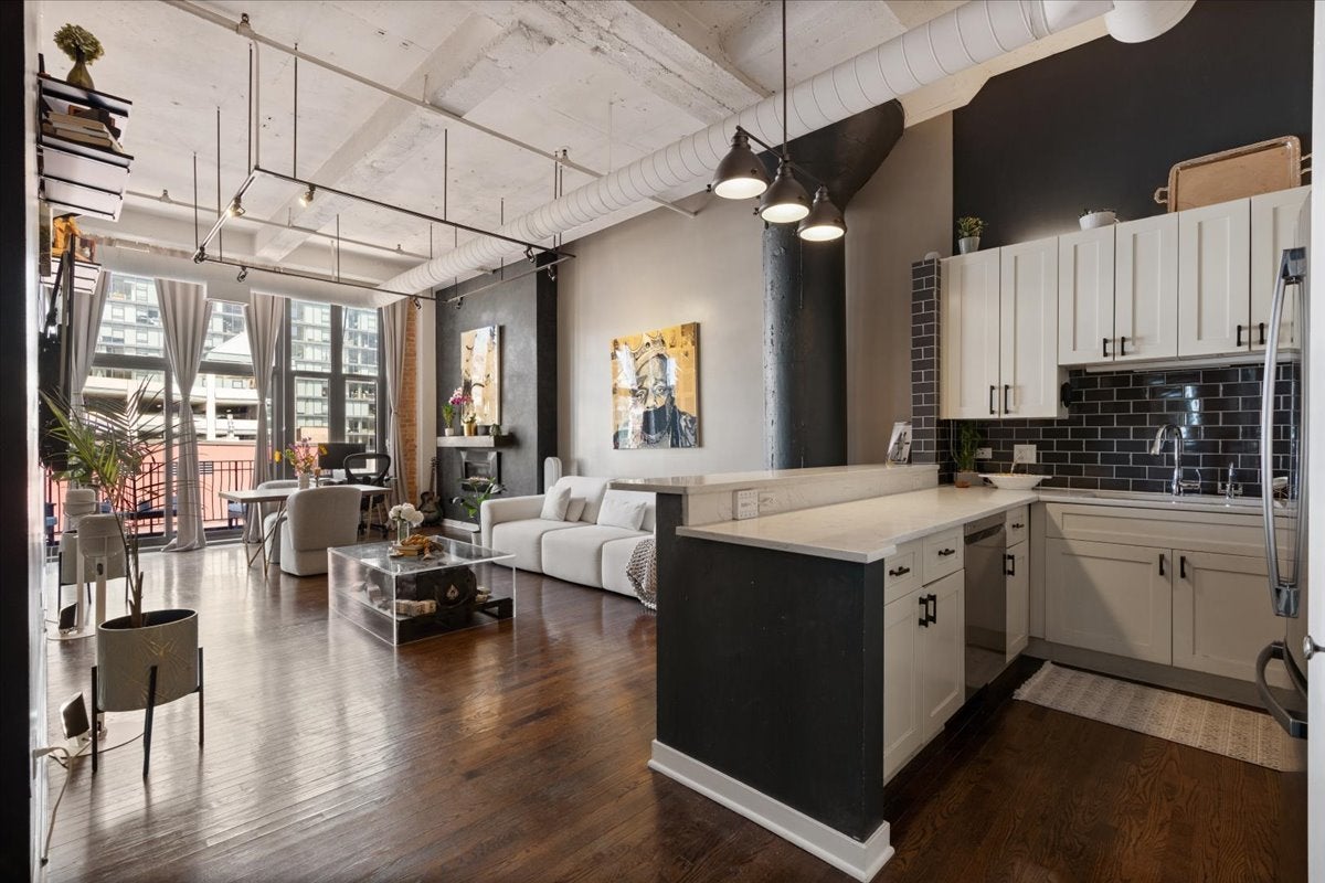 333 W Hubbard Street 605