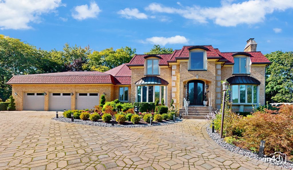 Photo for 590 Windsor Circle, Inverness, IL 60067 (MLS # 12469659)