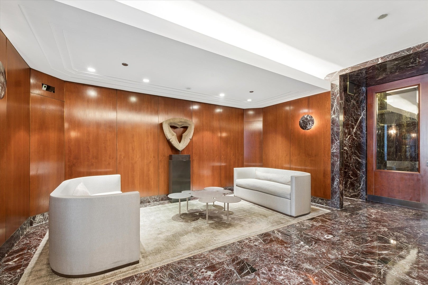 950 N Michigan Avenue 4202