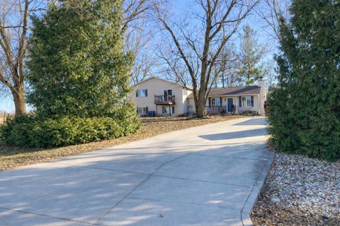 Photo of 602 N 29th Road, Lasalle, IL 61301 (MLS # 12568854)