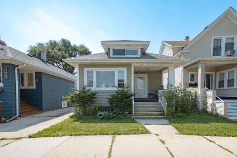 Photo of 5319 W Patterson Street, Chicago, IL 60641 (MLS # 12730243)