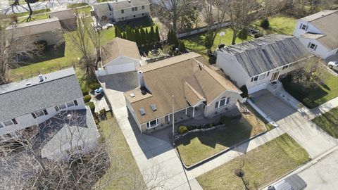 Tiny photo for 535 Weidner Road, Buffalo Grove, IL 60089 (MLS # 12620475)