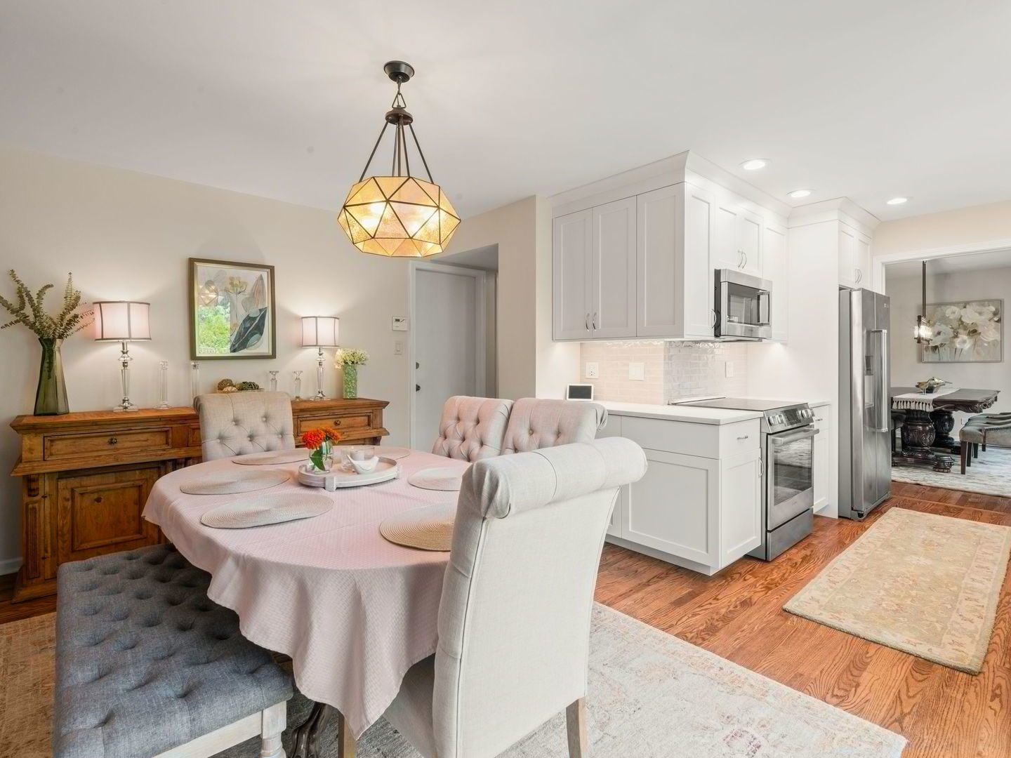 19w082 Avenue Barbizon