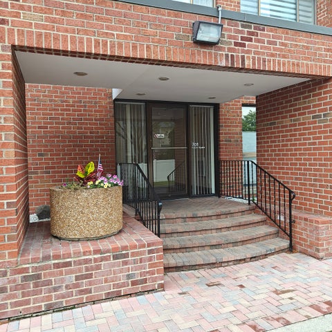 Photo of 701 Forum Square #106, Glenview, IL 60025 (MLS # 12745742)