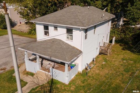 Tiny photo for 609 S Poplar Street, Carbondale, IL 62901 (MLS # EB459957)