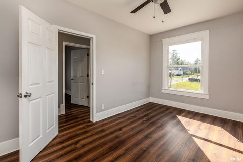 Tiny photo for 609 S Poplar Street, Carbondale, IL 62901 (MLS # EB459957)