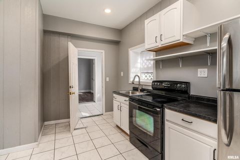 Tiny photo for 609 S Poplar Street, Carbondale, IL 62901 (MLS # EB459957)