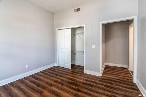 Tiny photo for 609 S Poplar Street, Carbondale, IL 62901 (MLS # EB459957)