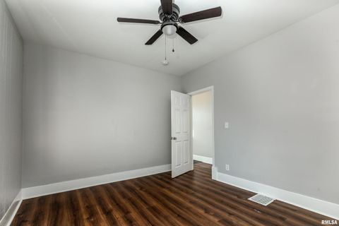 Tiny photo for 609 S Poplar Street, Carbondale, IL 62901 (MLS # EB459957)