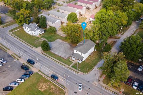 Tiny photo for 609 S Poplar Street, Carbondale, IL 62901 (MLS # EB459957)