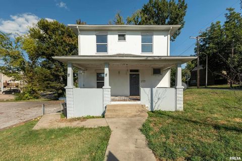 Tiny photo for 609 S Poplar Street, Carbondale, IL 62901 (MLS # EB459957)
