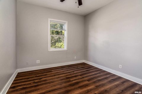 Tiny photo for 609 S Poplar Street, Carbondale, IL 62901 (MLS # EB459957)