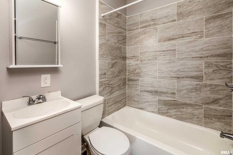 Tiny photo for 609 S Poplar Street, Carbondale, IL 62901 (MLS # EB459957)