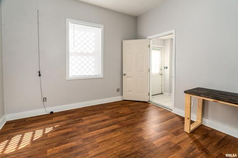 Tiny photo for 609 S Poplar Street, Carbondale, IL 62901 (MLS # EB459957)